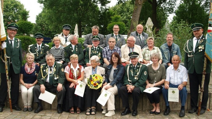 geehrte-mitglieder-der-schuetzen-in-alt-lotte_full