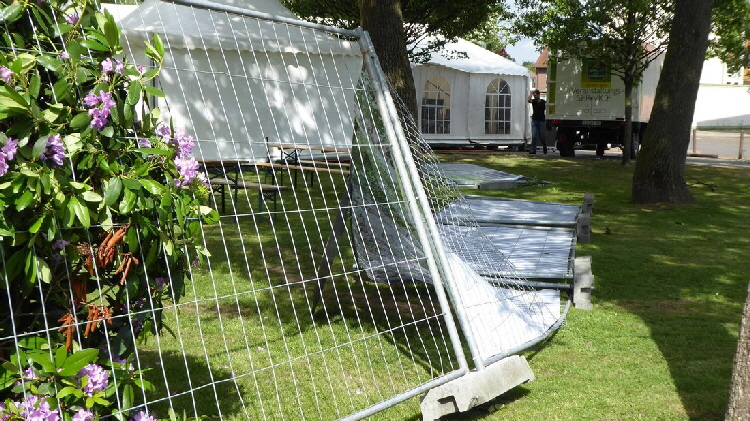 sturmtief-iwan-hatte-am-samstag-den-bauzaun-am-bie_201906091836_full